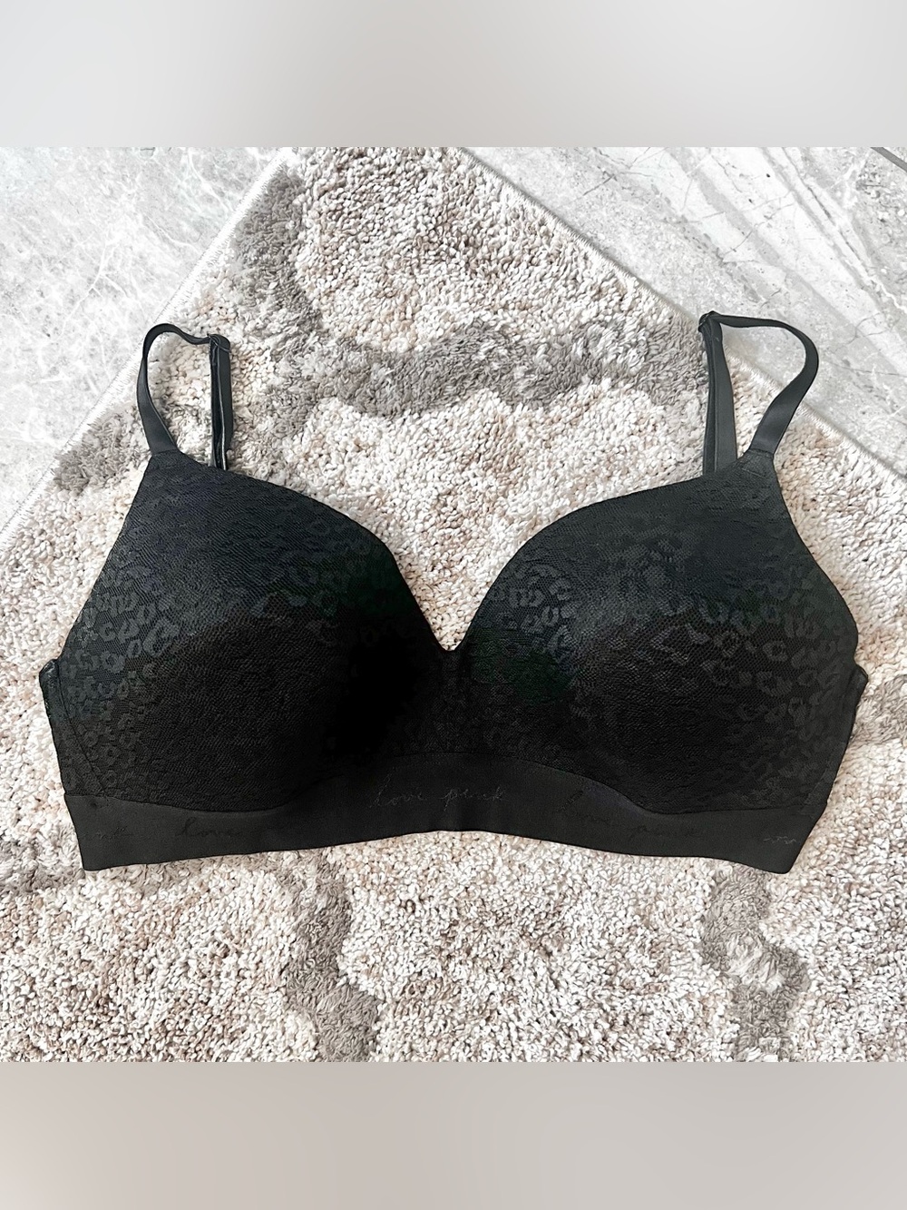 PINK Victoria’s Secret Wireless Lightly Lined T-Shirt Bra Blk Leopard Print 34DD